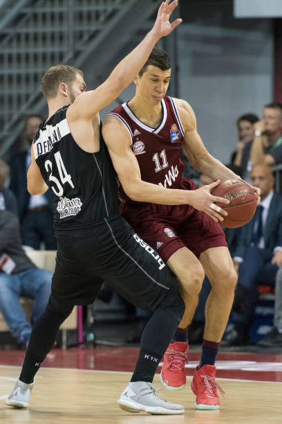 凡圣冬窗重 凡圣冬窗重