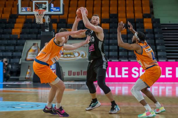 明显的低级 明显的低级